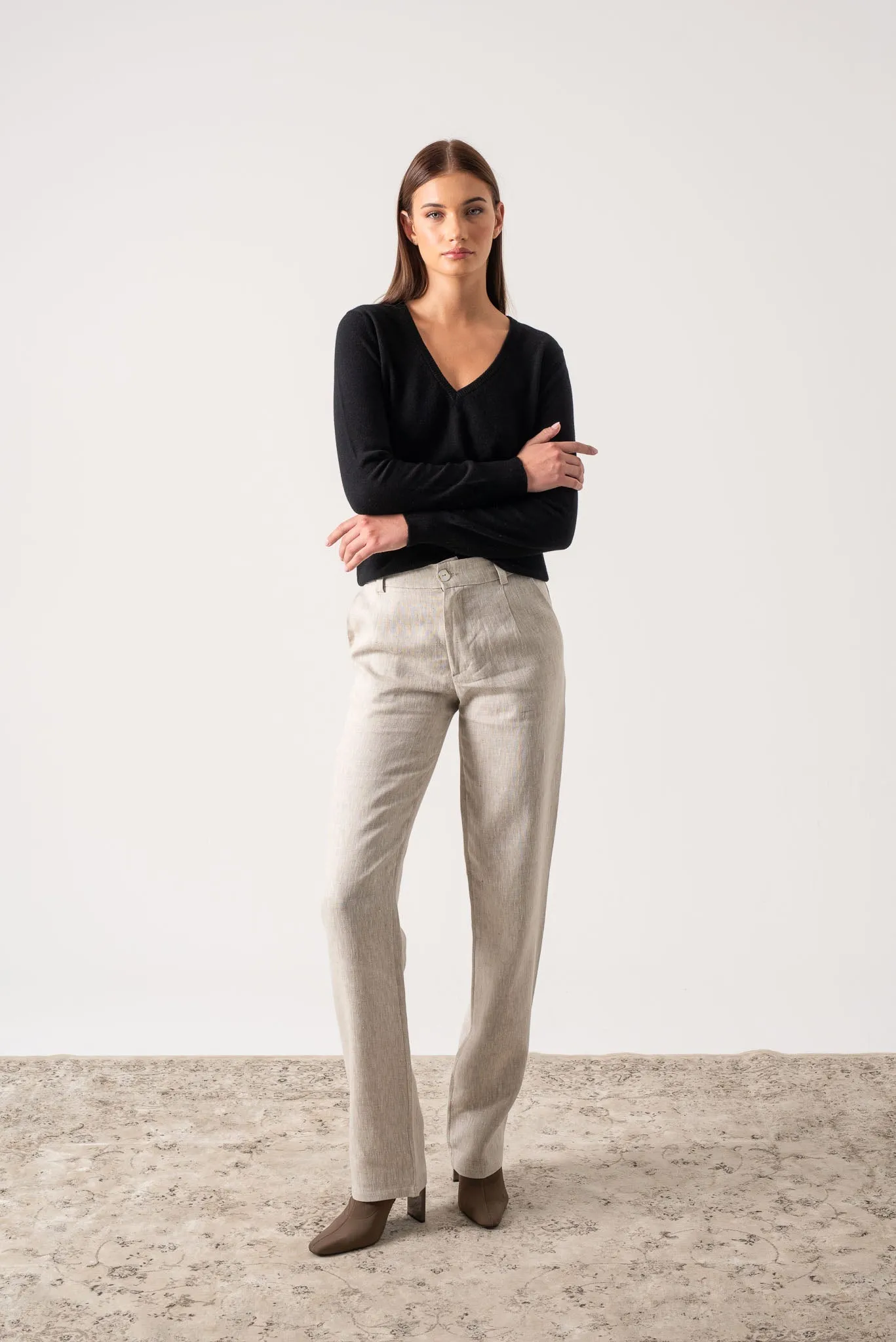 Essenza V-Neck 100% Cashmere Sweater Black